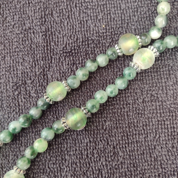 Handmade Vintage Jade and Green Bead Necklace - Picture 7 of 7